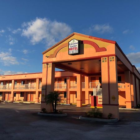 Executive Garden Titusville Hotel Esterno foto