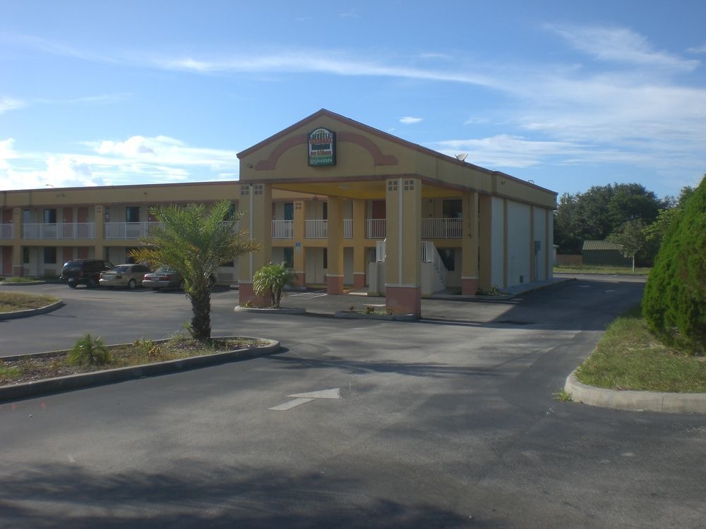 Executive Garden Titusville Hotel Esterno foto