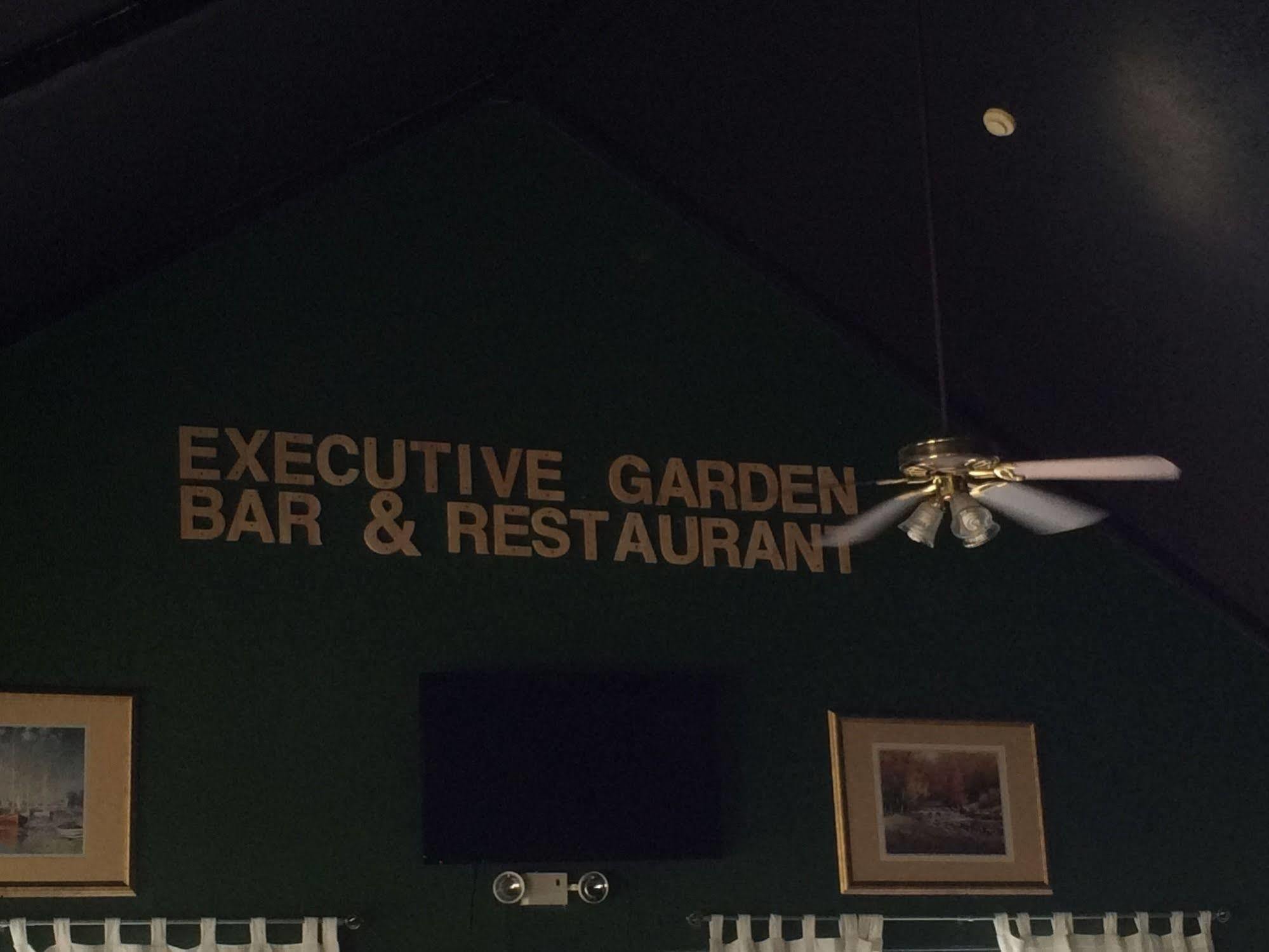 Executive Garden Titusville Hotel Esterno foto