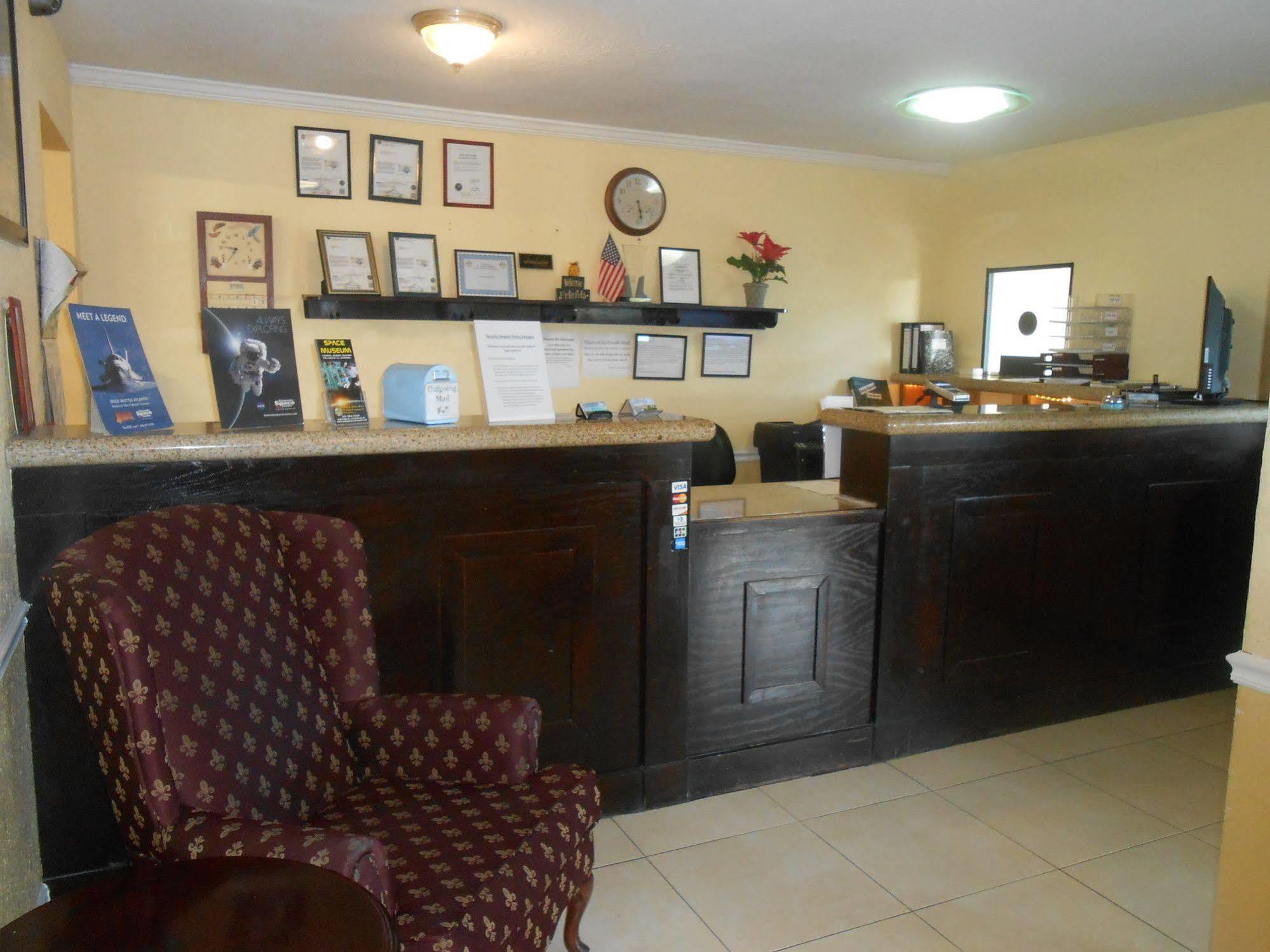 Executive Garden Titusville Hotel Esterno foto