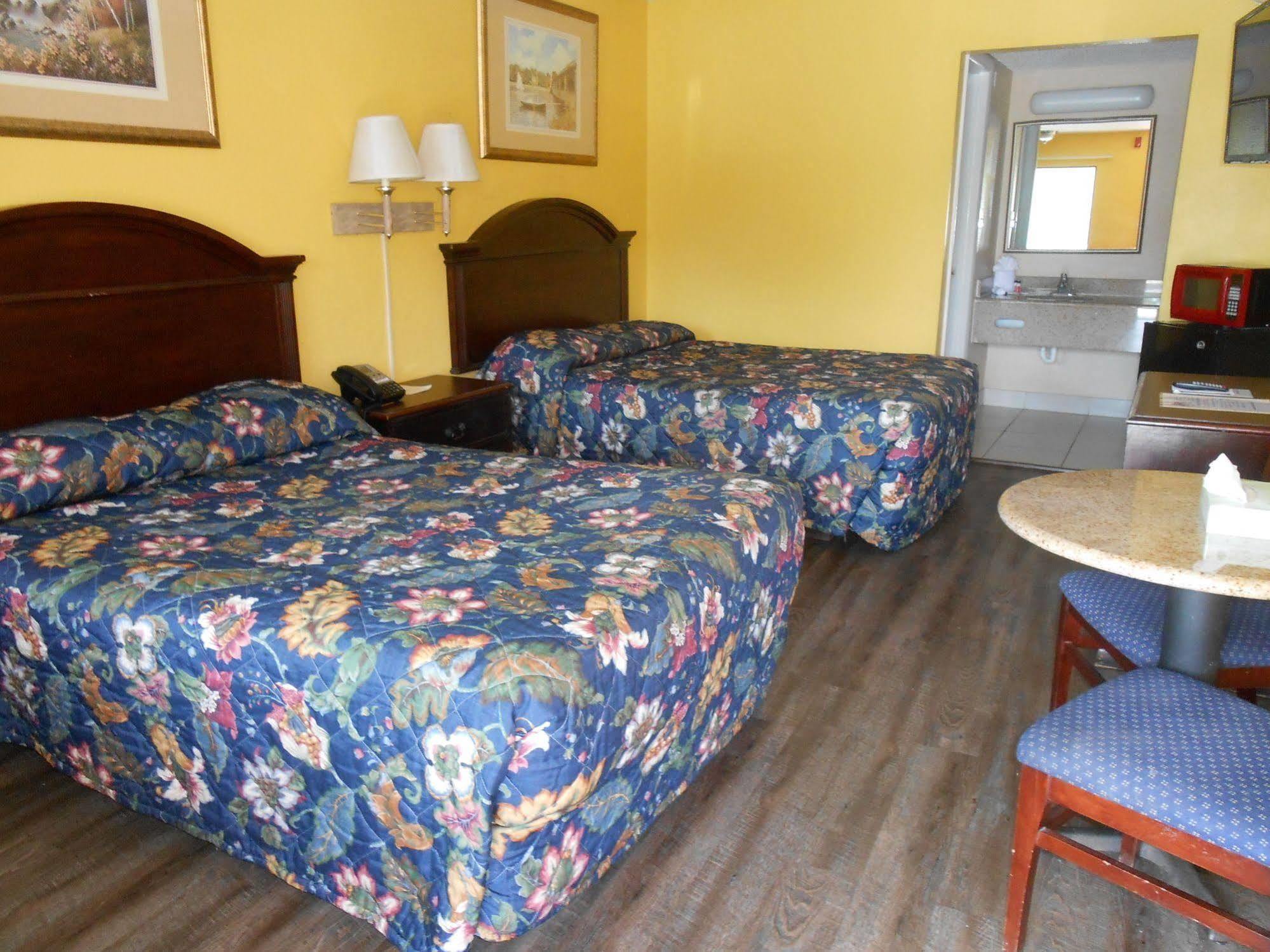 Executive Garden Titusville Hotel Esterno foto