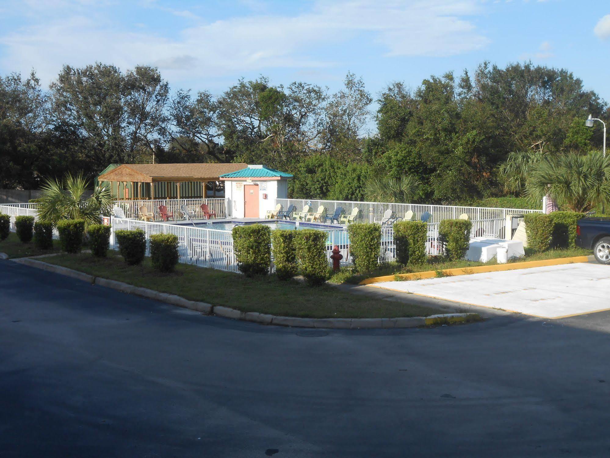 Executive Garden Titusville Hotel Esterno foto