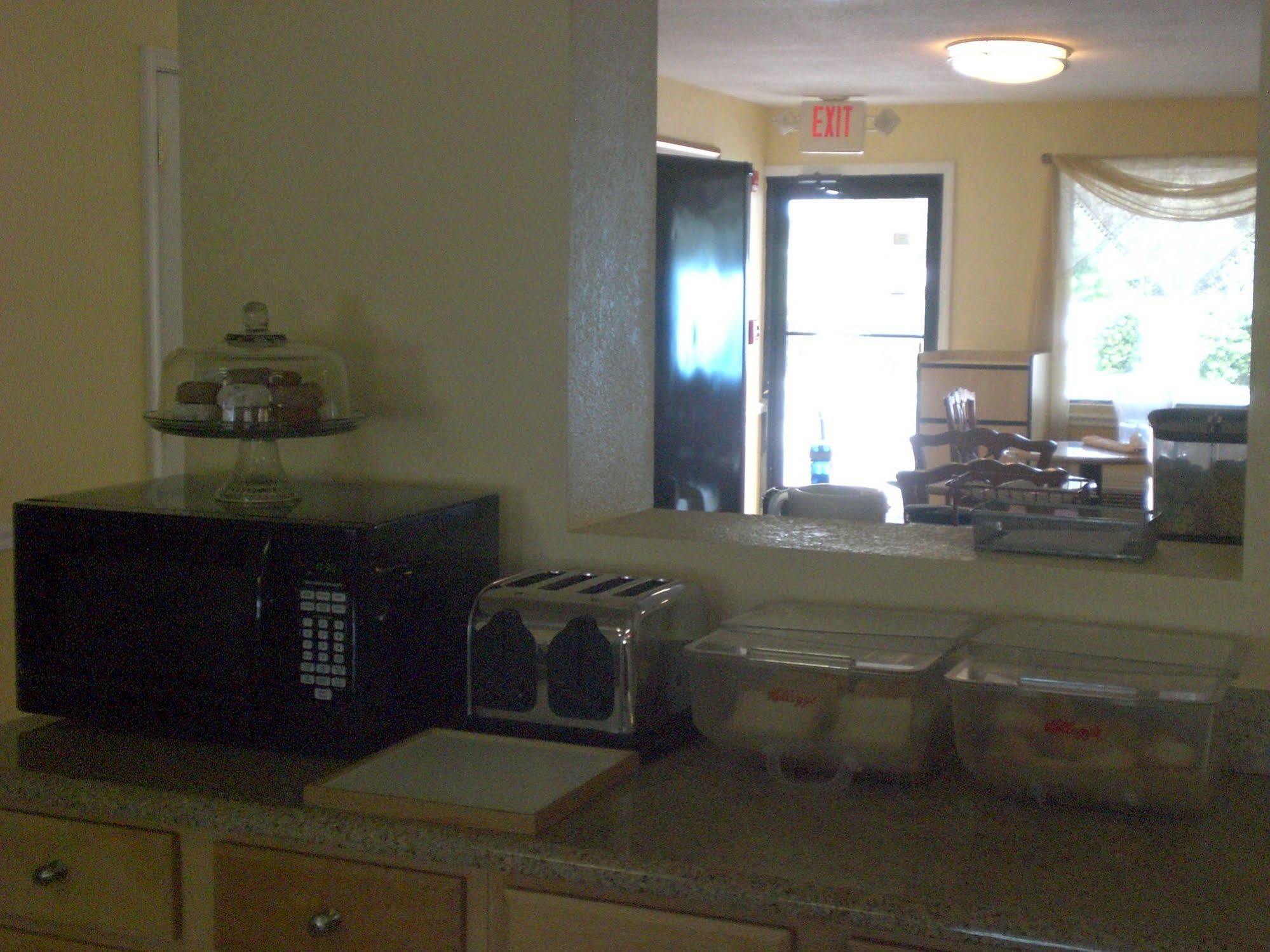 Executive Garden Titusville Hotel Esterno foto