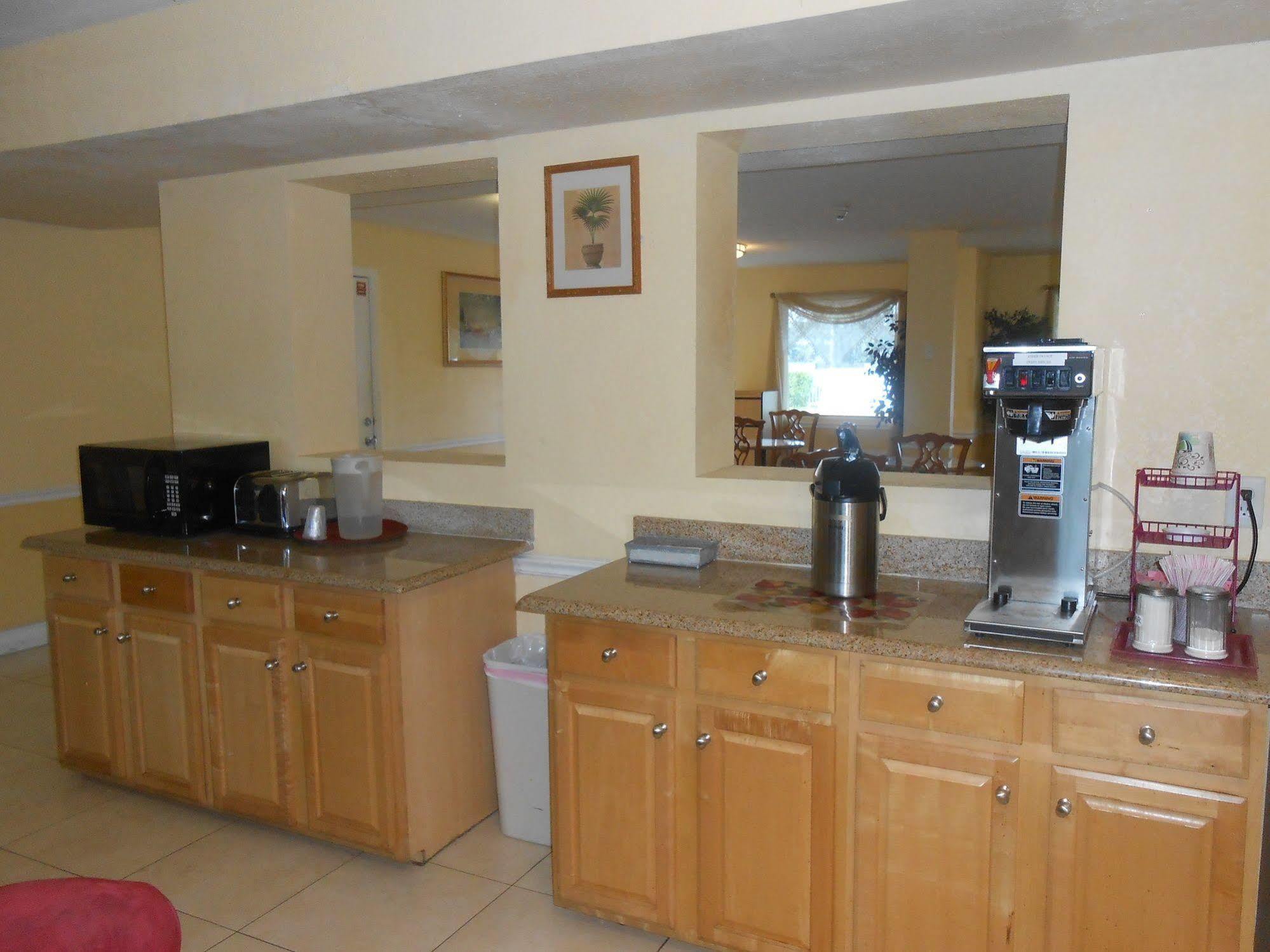 Executive Garden Titusville Hotel Esterno foto
