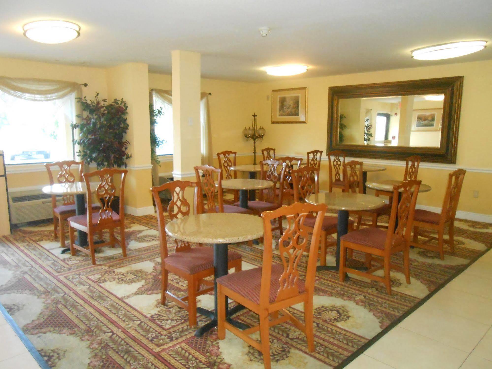 Executive Garden Titusville Hotel Esterno foto