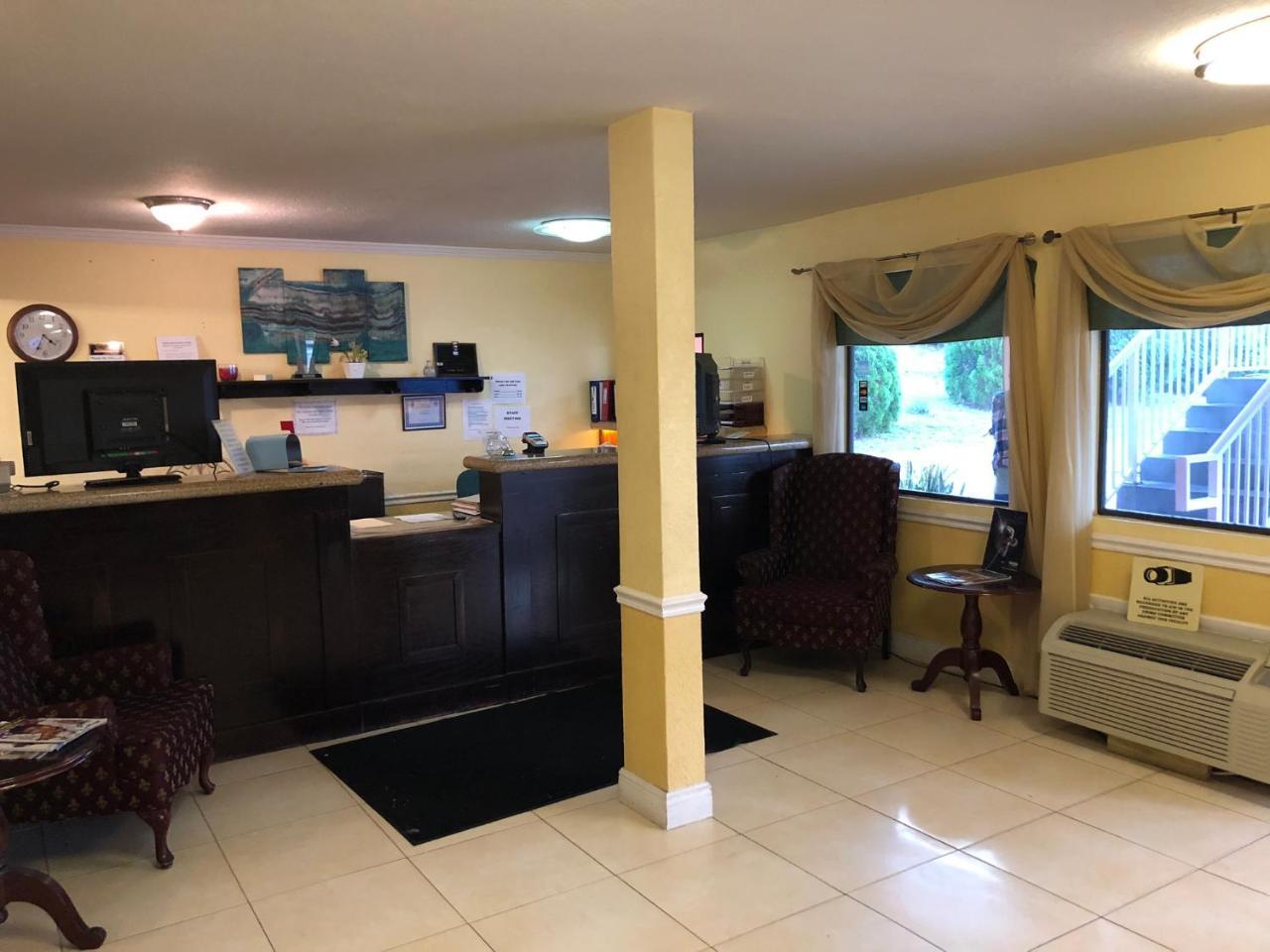 Executive Garden Titusville Hotel Esterno foto