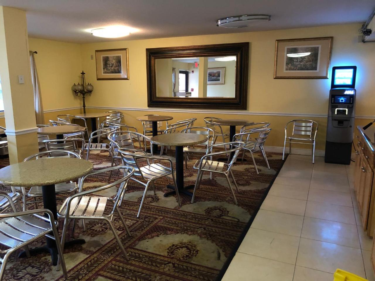 Executive Garden Titusville Hotel Esterno foto