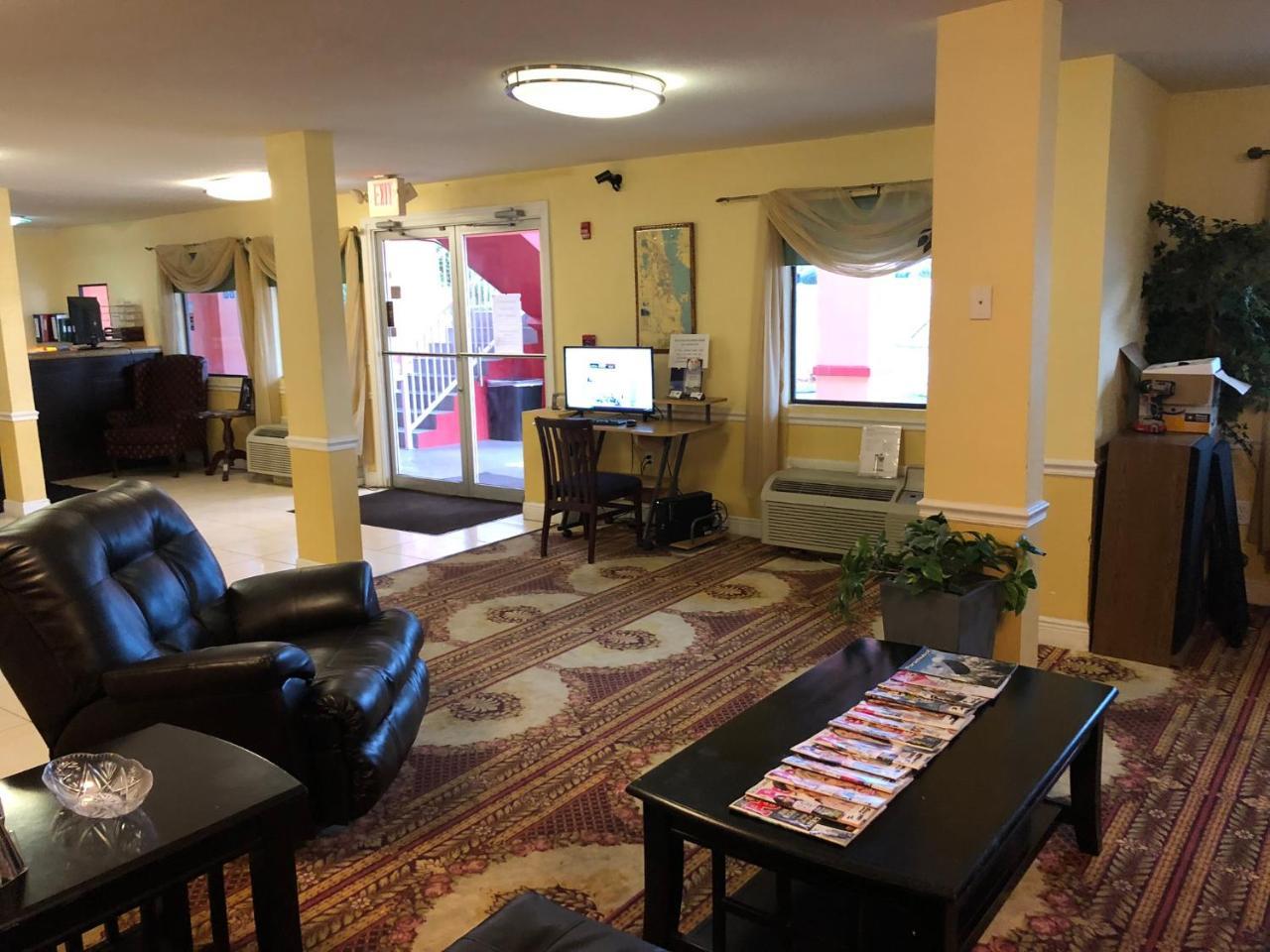 Executive Garden Titusville Hotel Esterno foto