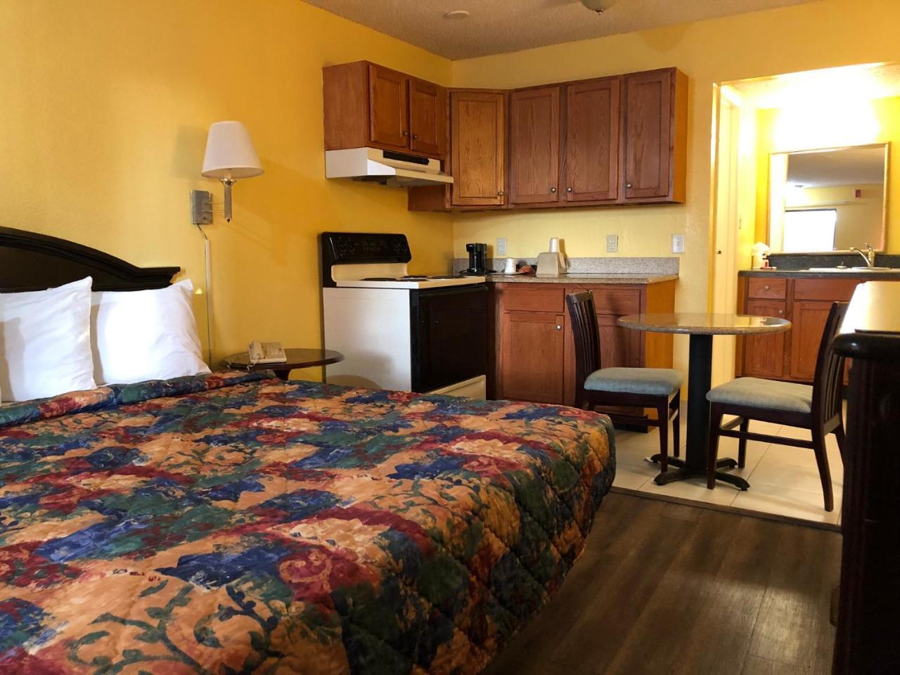 Executive Garden Titusville Hotel Esterno foto