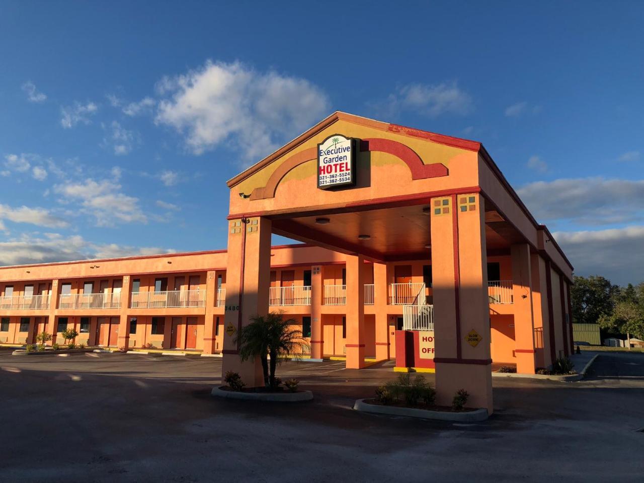 Executive Garden Titusville Hotel Esterno foto