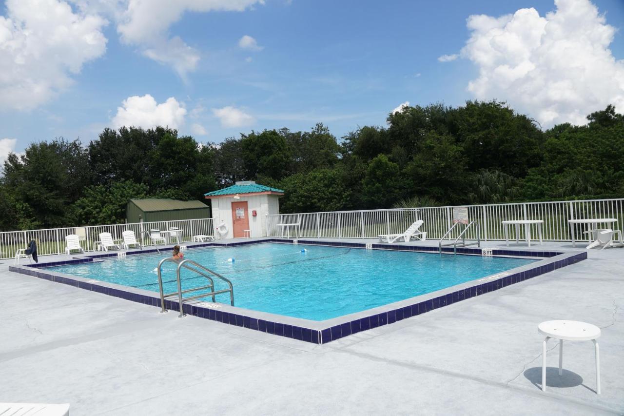 Executive Garden Titusville Hotel Esterno foto