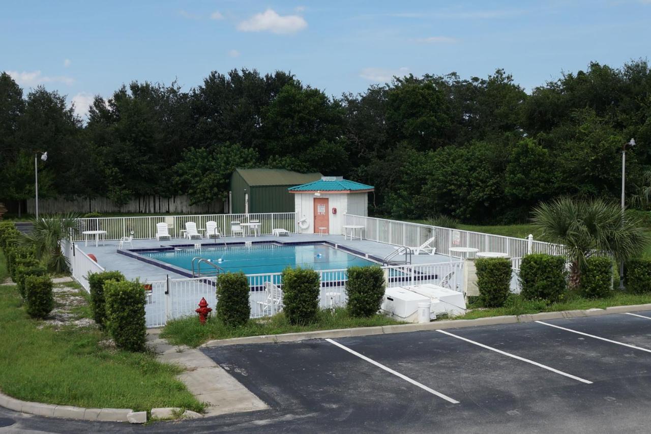 Executive Garden Titusville Hotel Esterno foto